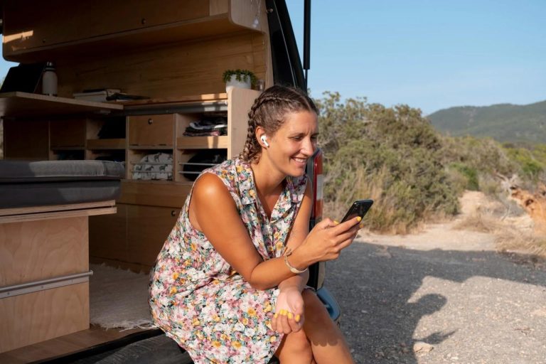 Must-have travel apps for digital nomads in 2024